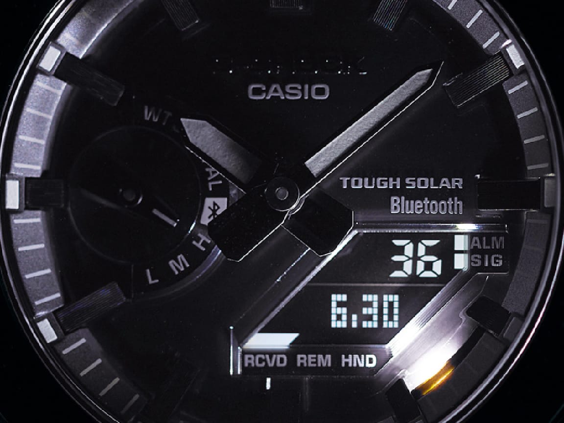 Super Illuminator (high-brightness double LED light) for maintaining watch readability in the dark