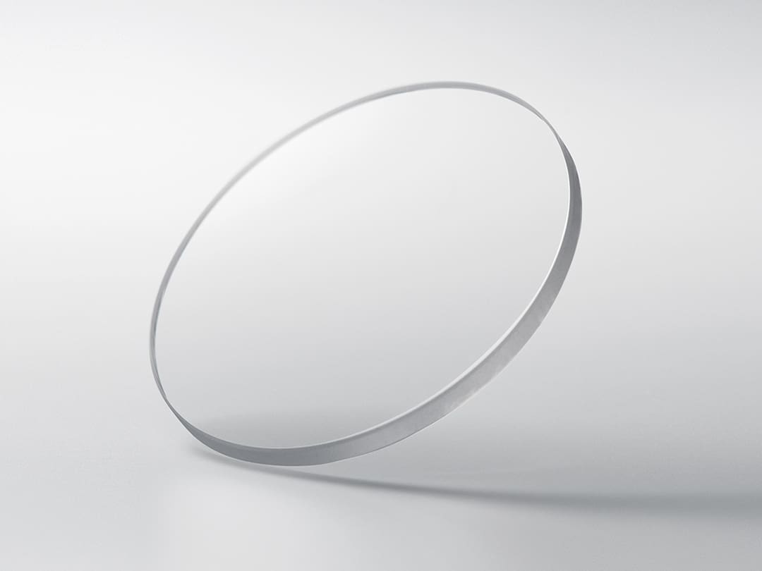 Scratch-resistant, highly transparent sapphire crystal with an anti-reflective coating
