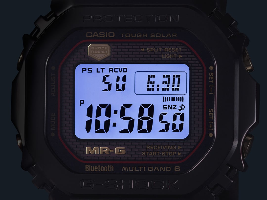 Super Illuminator (high-brightness full-auto LED backlight) for maintaining watch readability in the dark  *Image shows the MRG-B5000B-1.