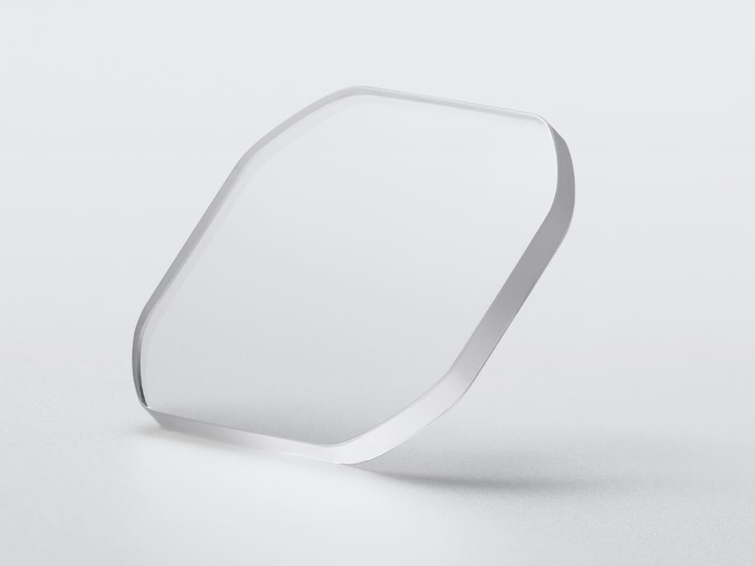 Scratch-resistant, highly transparent sapphire crystal with an anti-reflective coating